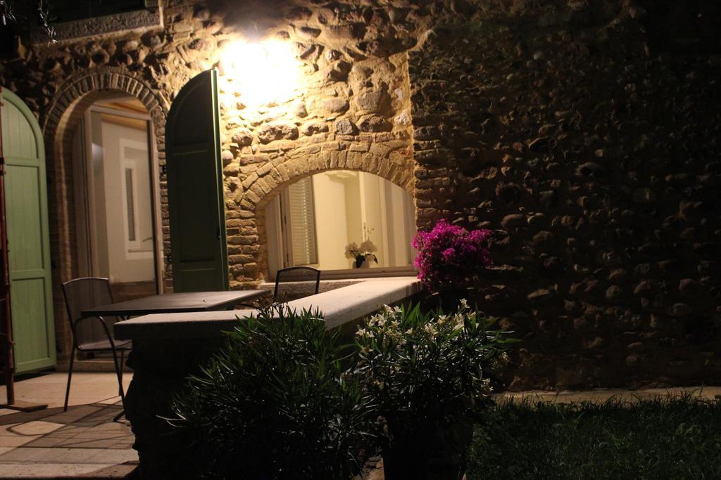 Giardino Degli Ulivi Apartamento Caprino Veronese Exterior foto