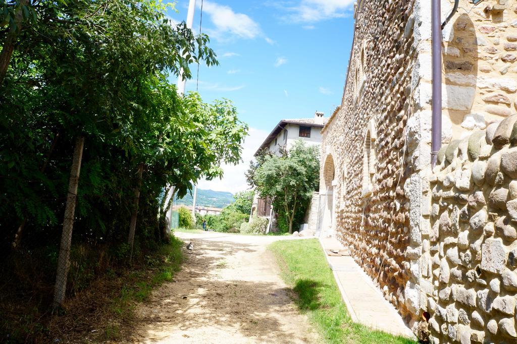 Giardino Degli Ulivi Apartamento Caprino Veronese Exterior foto