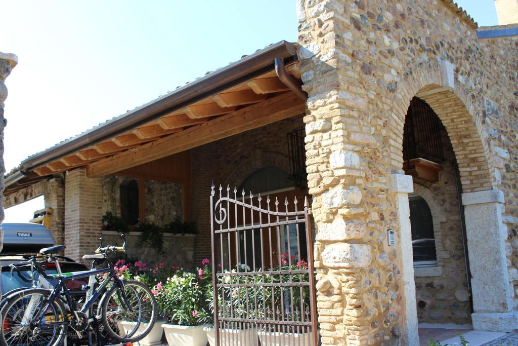 Giardino Degli Ulivi Apartamento Caprino Veronese Exterior foto